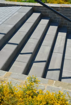 AZ BETON Schodišťový stupeň 900x340x150 šedá