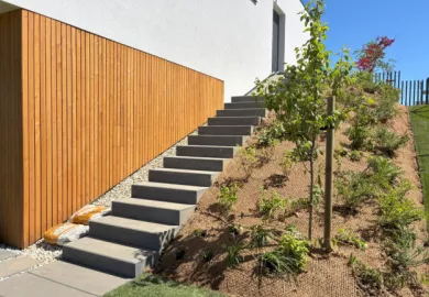 AZ BETON Schodišťový stupeň 900x340x150mm, šedá