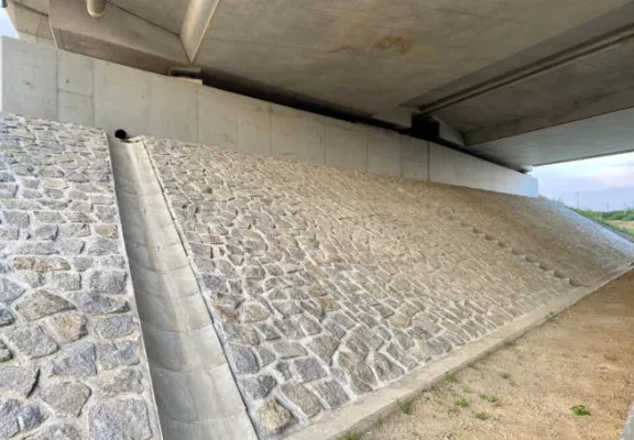 AZ BETON Silniční žlab odvodňovací 330x650x160mm, šedá_2