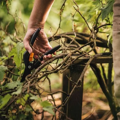 FISKARS Nůžky SINGLESTEP ruční dvousečné (1000567)_2