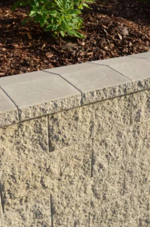 AZ BETON Plotová stříška se štíp.čelem 220x380 šedá